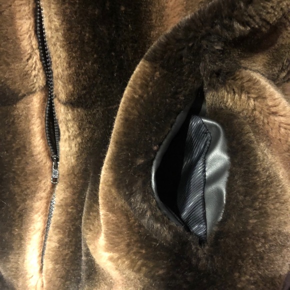 Princess Garment, faux fur vest, size M - Picture 10 of 10